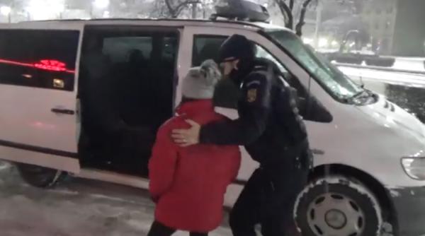 fetita de 13 ani salvata de jandarmii aradeni