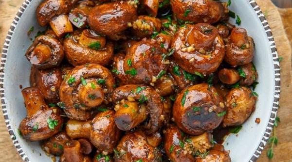 reteta zilei ciuperci la cuptor cu usturoi si sos de soia