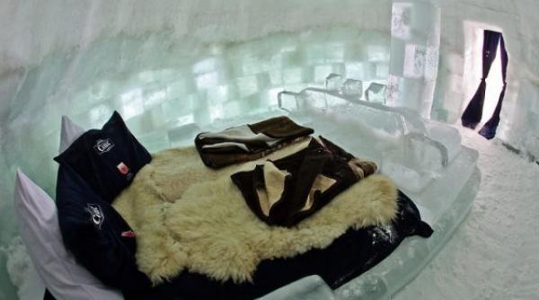 experienta inedita patru turisti doi romani si doi americani au dormit in hotelul de gheata in cea mai friguroasa noapte din 2018