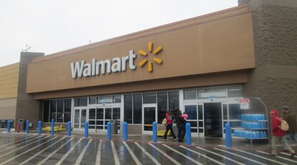 walmart este al doilea retailer major care anunta restrictii in vanzarea de arme