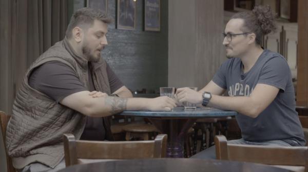 micutzu si mincu se intrec in glume in cadrul show ului in puii mei