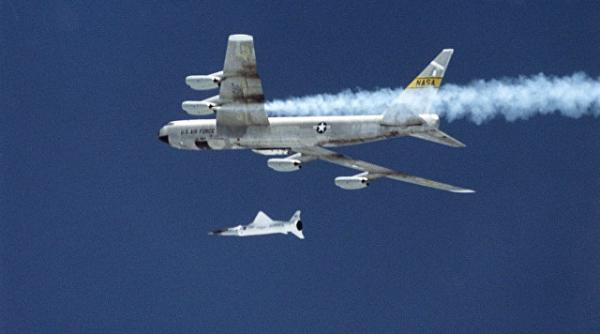 sua vor testa o arma supersonica anul viitor