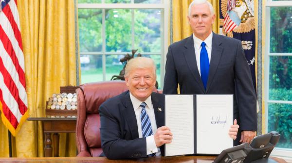 trump si a schimbat pozitia privind controlul armelor