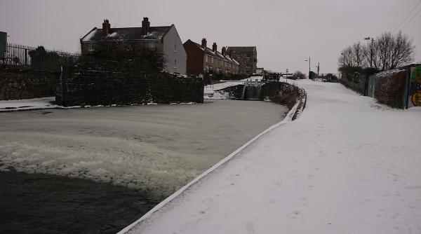 video regatul unit si irlanda de nord sub cod rosu se ninsori si viscol