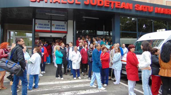 protest spontan al biologilor si chimistilor din spitalul judetean satu mare