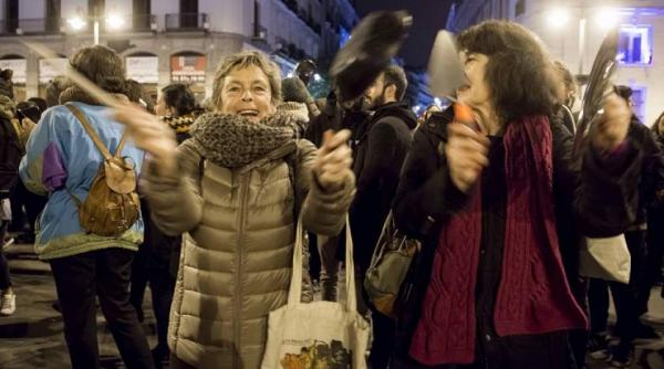 protest inedit in timpul congresului psd manifestantii vor veni in fata salii palatului din bucuresti inarmati cu oua cutii cu rahat si hartie igienica