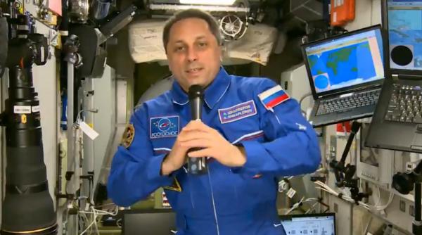un cosmonaut de pe iss le dedica tuturor femeilor faptele eroice ale barbatilor