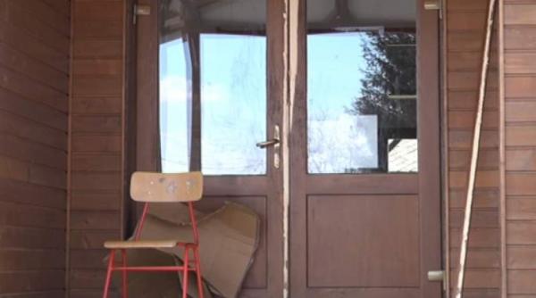 hotii au vandalizat o scoala din cluj dupa ce au rupt usi si dulapuri ei au plecat cu aparatul care stocheaza imaginile de pe camerele de supraveghere