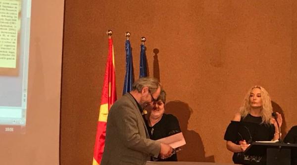 scriitorul calin vlasie a fost premiat recent de asociatia macedonenilor pentru opera poetica el anunta un an editorial de exceptie la cartea romaneasca