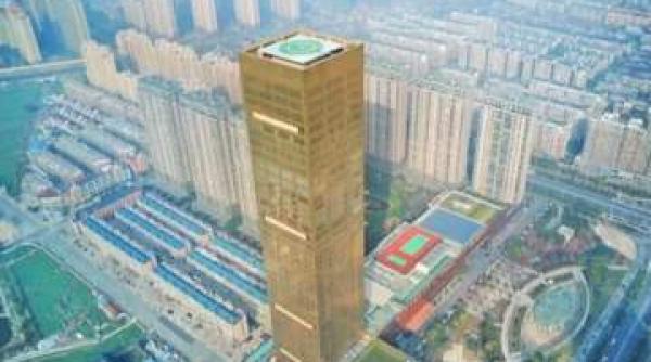 in china a fost inaugurat un hotel care arata ca un lingou de aur