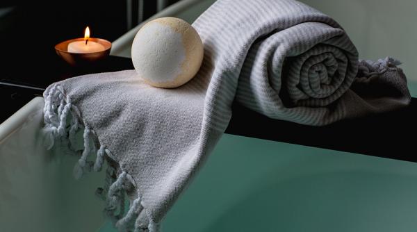 o baie fierbinte arde la fel de multe calorii ca o plimbare de 30 de minute