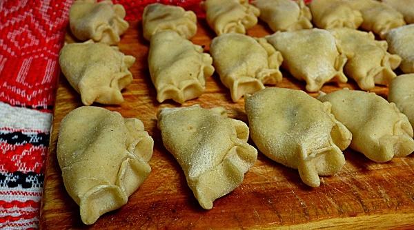 reteta zilei de luni coltunasi sau vareniki ca la ulma retete romanesti