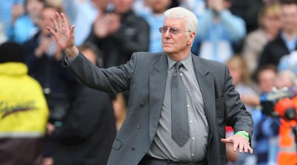 doliu in lumea fotbalului a incetat din viata ken mulhearn fost portar la manchester city