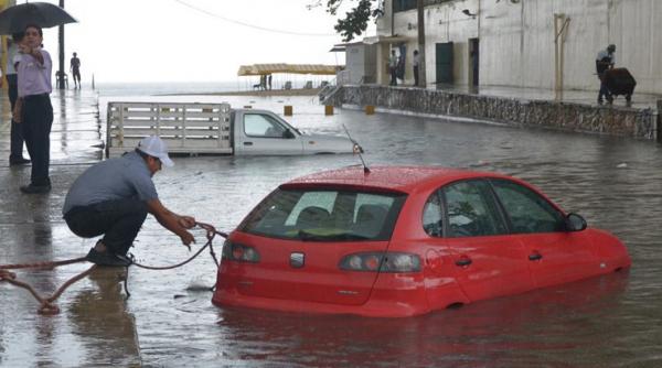 capitala mexicului a fost paralizata de precipitatiile abundente insotite de grindina