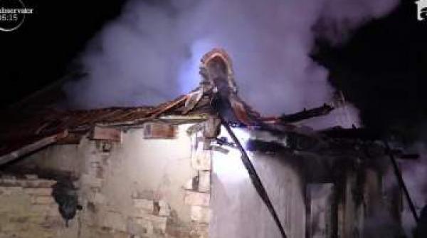 incendiu devastator la o casa din cluj proprietarul a reusit in ultimul moment sa scape din flacarile uriase