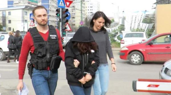 mama criminala care si a ucis fiica de 4 ani dupa ce a inecat o in cada a fost retinuta