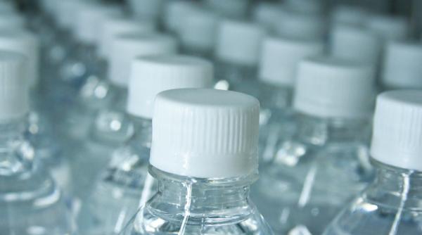 microplastic gasit in apa imbuteliata