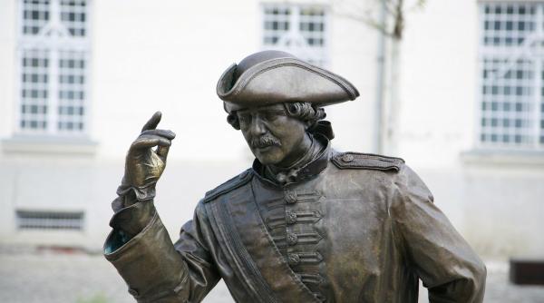 centenarul un veac de frivolitate