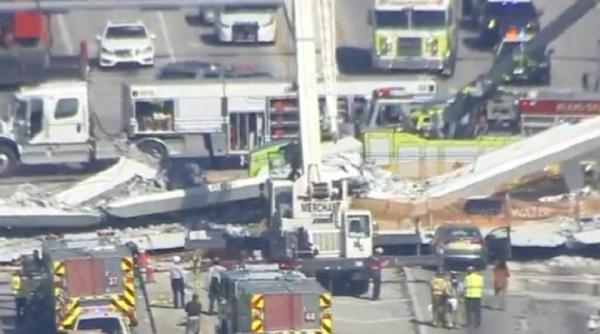 drama la miami un pod pietonal prabusit peste mai multe masini