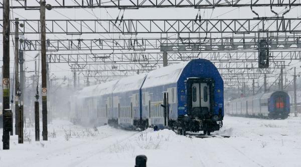 sute de minute de intarzieri in gara de nord din cauza chiciurei depuse pe liniile de inalta tensiune