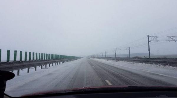 atentie soferii ploaie inghetata pe autostrada soarelui