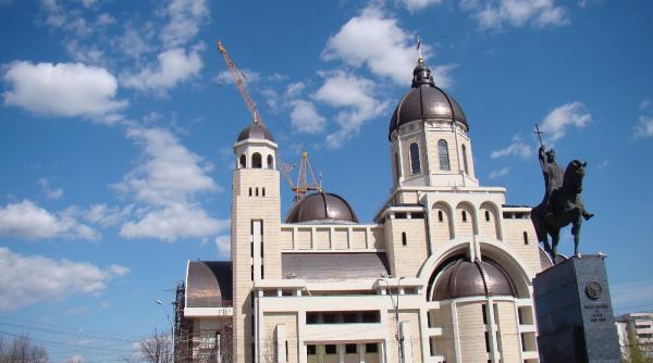 catedrala centenarului cu adapost antiatomic si usi de 25 000 e bucata