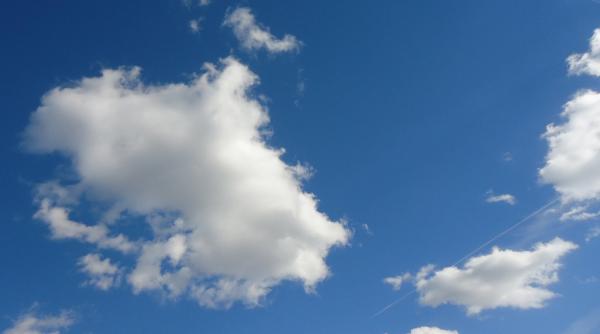 nasa invita publicul sa trimita fotografii cu nori pentru validarea imaginilor din satelit