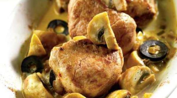 reteta zilei muschiulet de porc cu ciuperci si masline