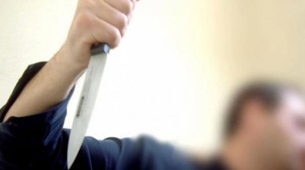 socant o femeie din ramnicu sarat a fost injunghiata de iubit chiar la centrul victimelor violentei in familie