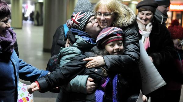 imbratisarile copiilor cu down