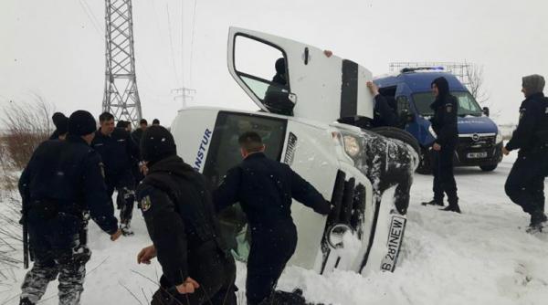 doua microbuze rasturnate pe dn71 in zona bratesti