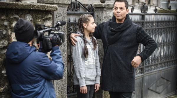 maria carneci si jean de la craiova bat cu piciorul satele din oltenia in cautare de fete frumoase si talente la ie romanie