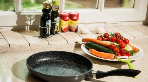 transforma gatitul intr un adevarata placere folosind tigaia potrivita alimentele lipite pot deveni imediat istorie