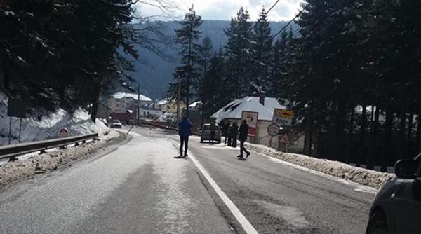 circulatie blocata complet pe dn1 din cauza unui stalp