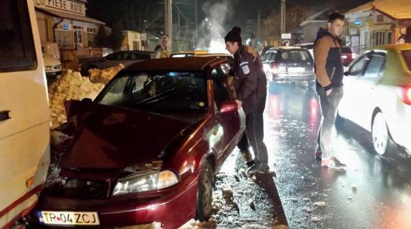 teleorman un politist beat a intrat cu masina intr un microbuz