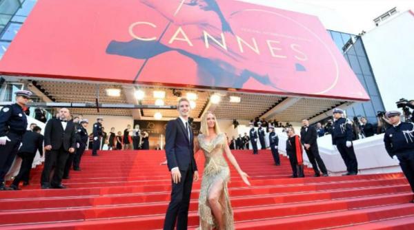 fara netflix si selfie uri pe covorul rosu de la cannes