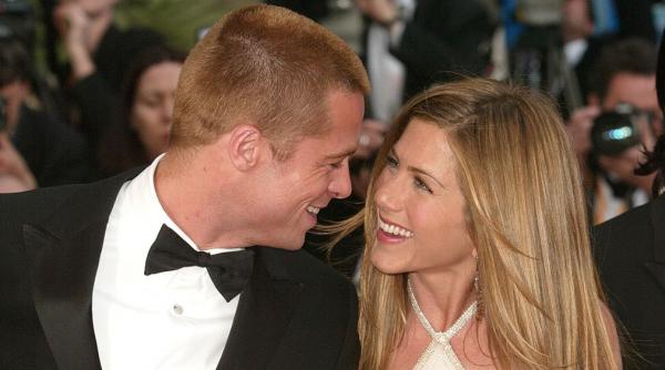 intalnire pasionala intre brad pitt si jennifer aniston pusa la cale de george clooney