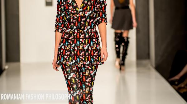 iuliana doroftei a renuntat la pantaloni si a ramas in sacou si cizme