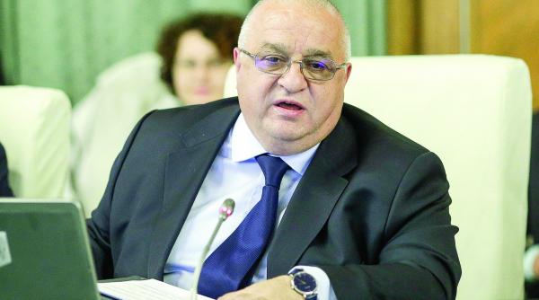 ministrul stroe a plecat tinichelele raman