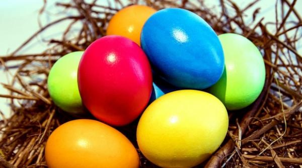 riscam sa sarbatorim pastele in luna august