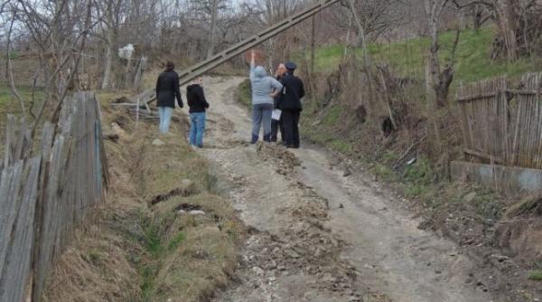 alunecarile de teren afecteaza locuintele din glodeni dambovita