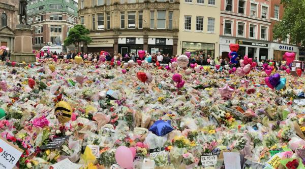 pompierii au ajuns la doua ore dupa atacul terorist de la manchester arena potrivit unui raport