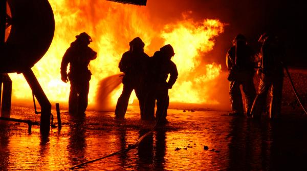 68 de persoane au murit intr un presupus incendiu izbucnit la o sectie de politie din venezuela