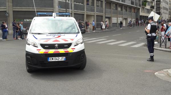 a fost retinut un barbat suspectat ca a incercat sa calce doua grupuri de soldati francezi