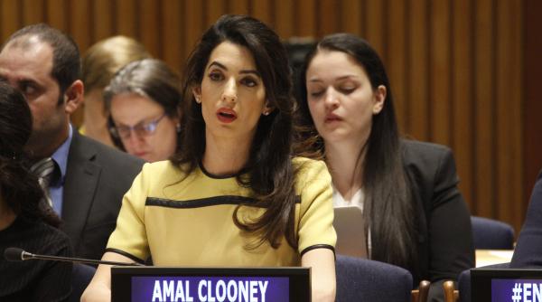 amal clooney se alatura avocatilor care apara in instanta doi reporteri incarcerati in myanmar