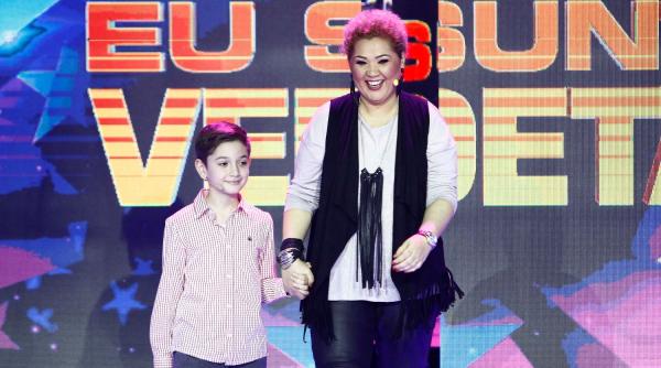 minodora doarme singura si isi decoreaza casa in functie de anotimp