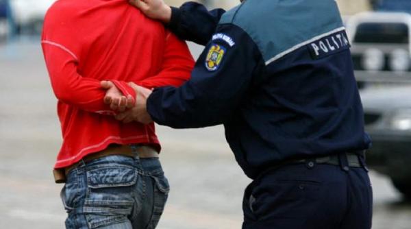 un bucurestean a fost retinut de politie dupa ce a amenintat o femeie cu poze indecente daca nu accepta relatii intime cu el