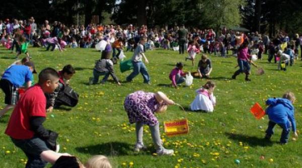 vanatoare de oua la castelul peles sute de copii asteptati sa se inscrie in competitie