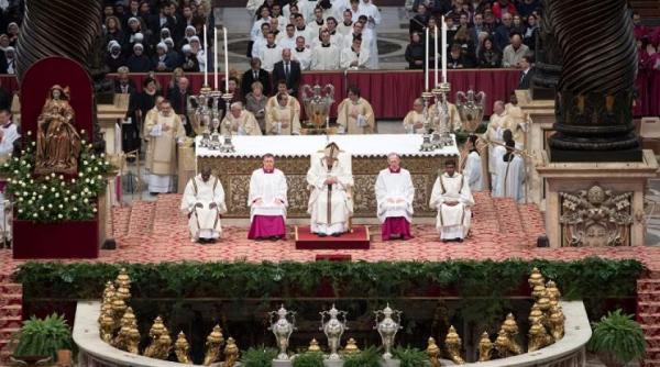 la noapte credinciosii catolici se vor indrepta spre biserici sa ia lumina