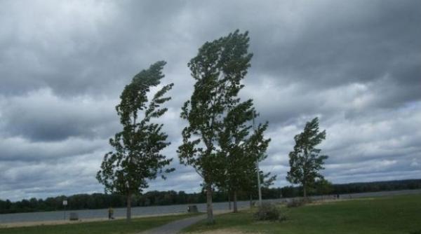 noi atentionari meteorologice de intensificari ale vantului pana luni la ora 21 00